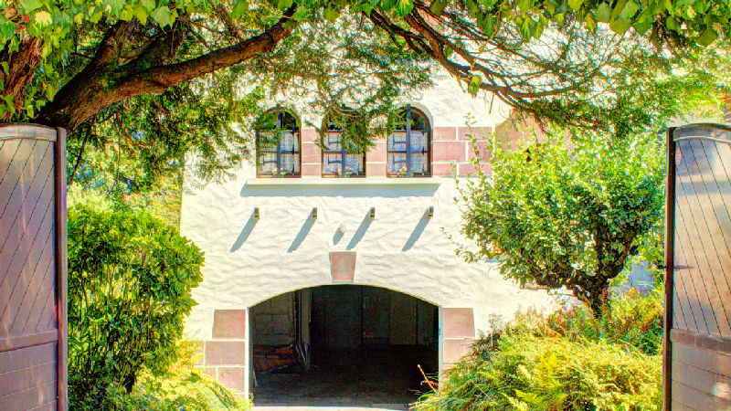 Delightful Villa, Unique Style with Pool, 7 Bedrooms, Quiet Residential Location - 5