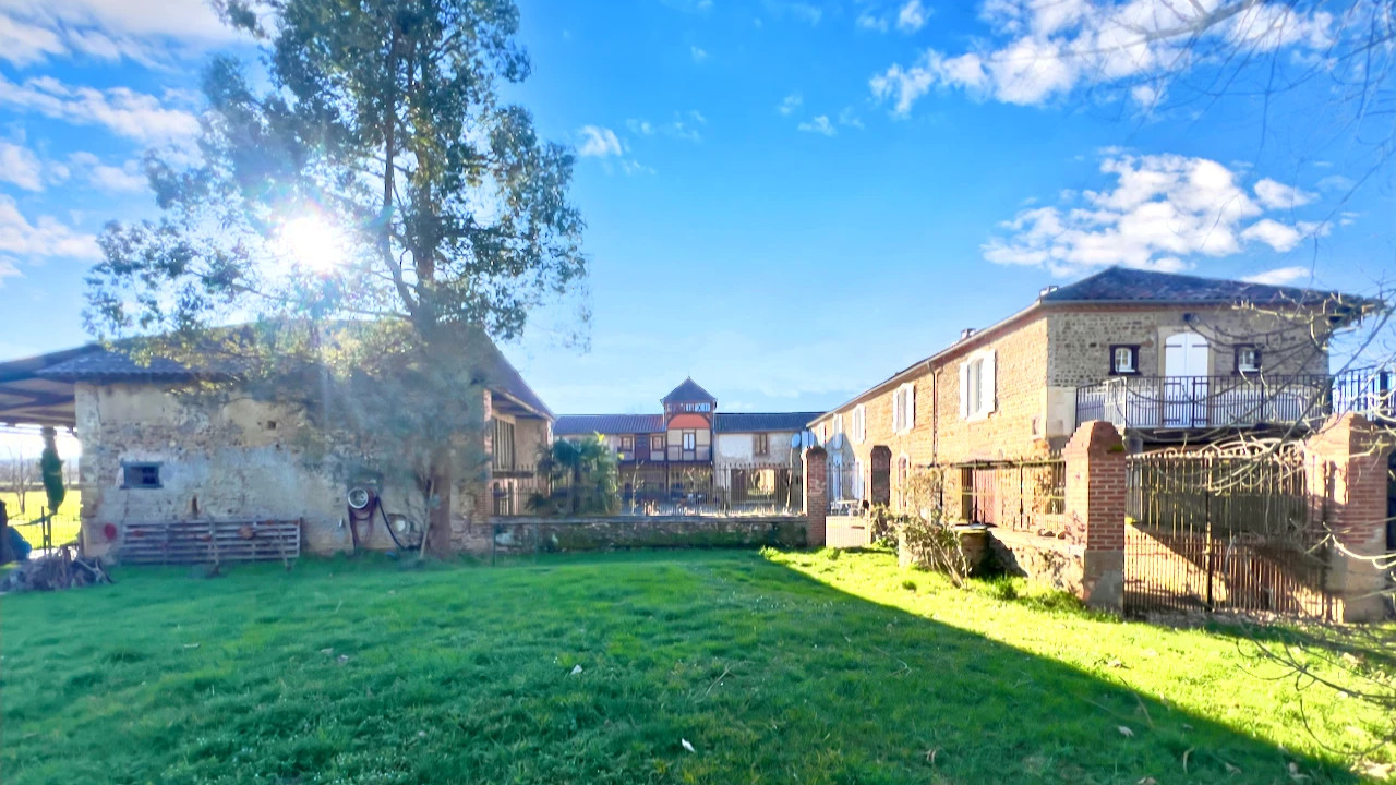 18C Manor for sale in 4 ha. Gers