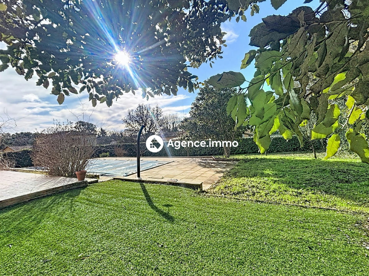 House T5 with pool, garage and enclosed land in a quiet environment - 4