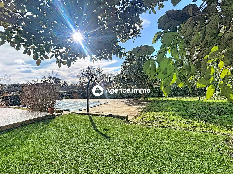 House T5 with pool, garage and enclosed land in a quiet environment - 4
