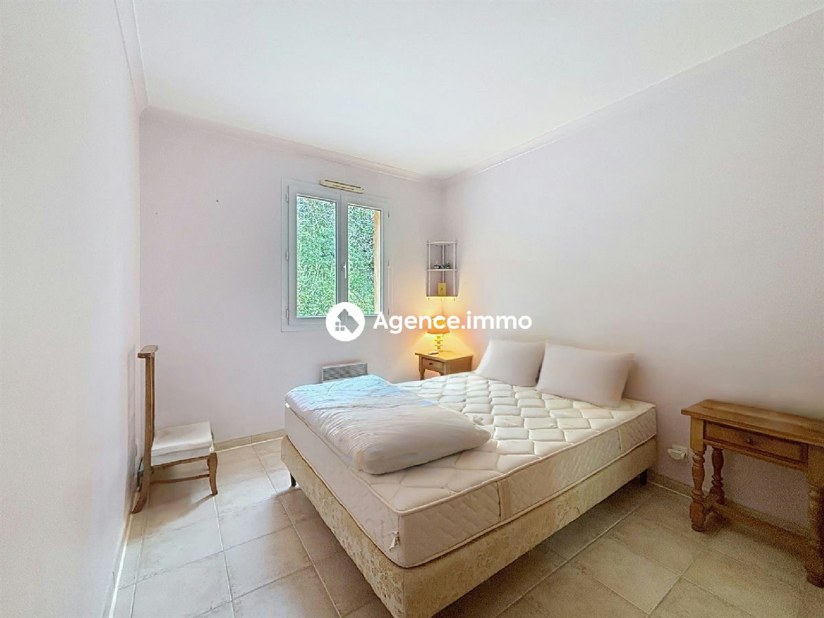 House T5 with pool, garage and enclosed land in a quiet environment - 8