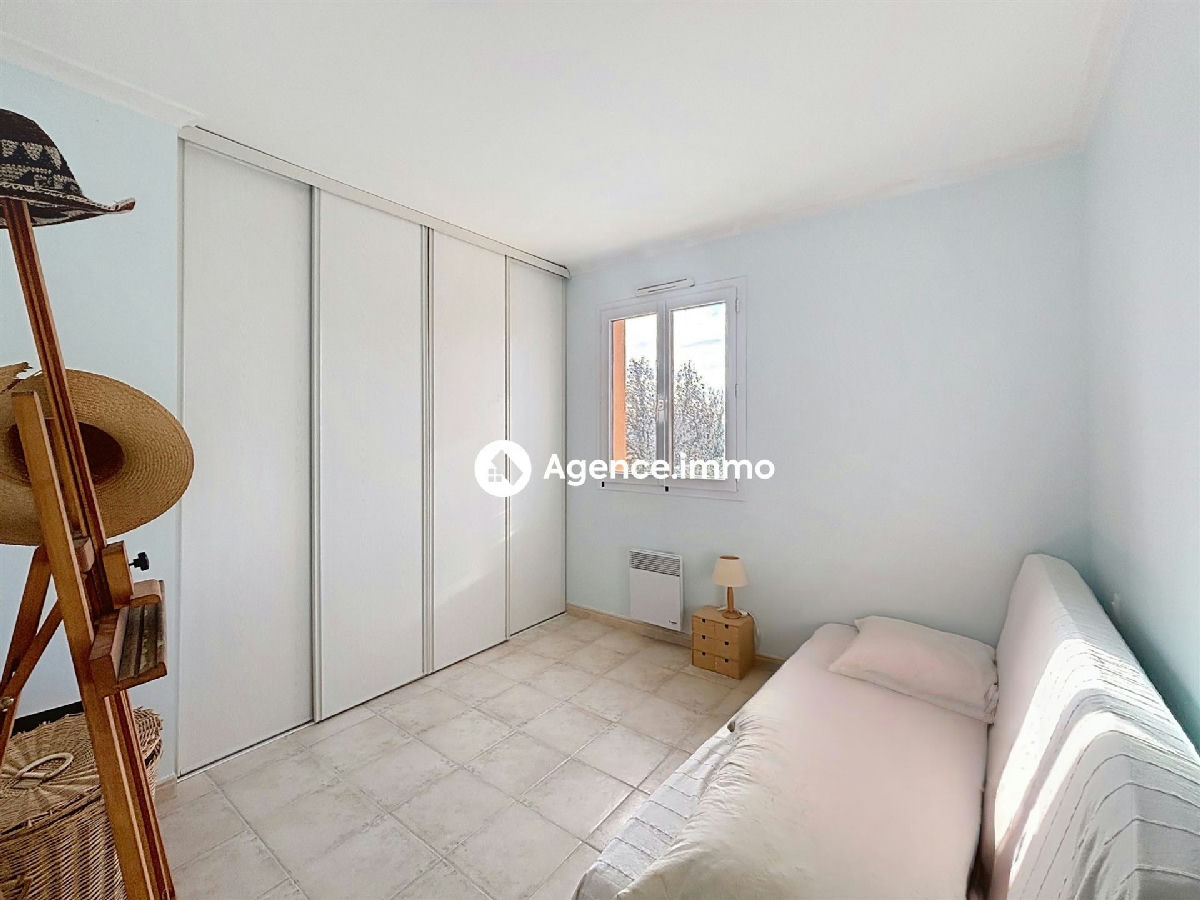 House T5 with pool, garage and enclosed land in a quiet environment - 9