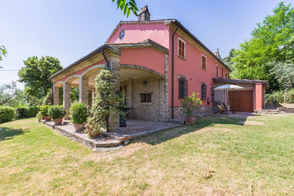 Restored country house with swimming pool, 5 bedrooms and 2 bathrooms in Le Marche, just 20 km from the Adriatic coast - 3