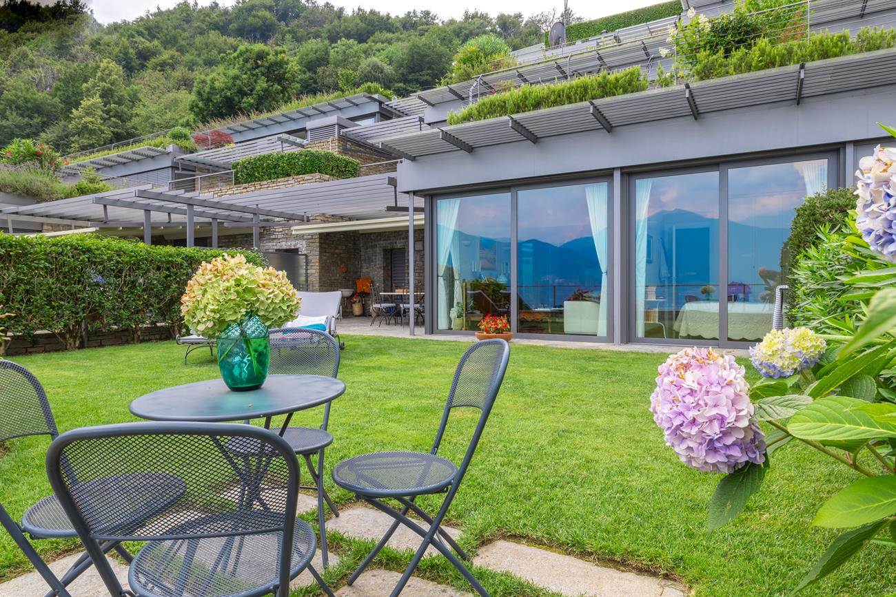 Luxury Apartment in a Beautiful Residence with Pool and Stunning Views of Lake Como - 3