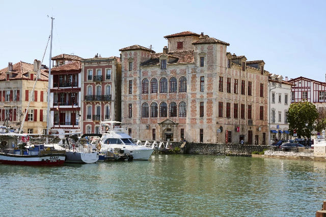 A Historic, 17th-CENTURY Residence Emblematic Of The City