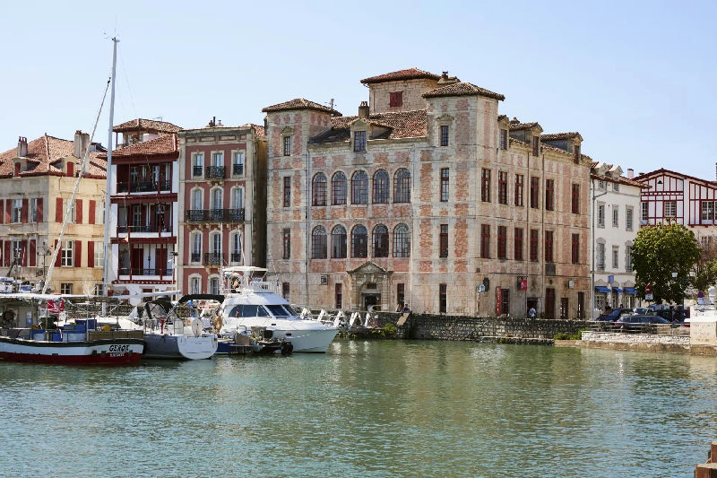 A Historic, 17th-CENTURY Residence Emblematic Of The City