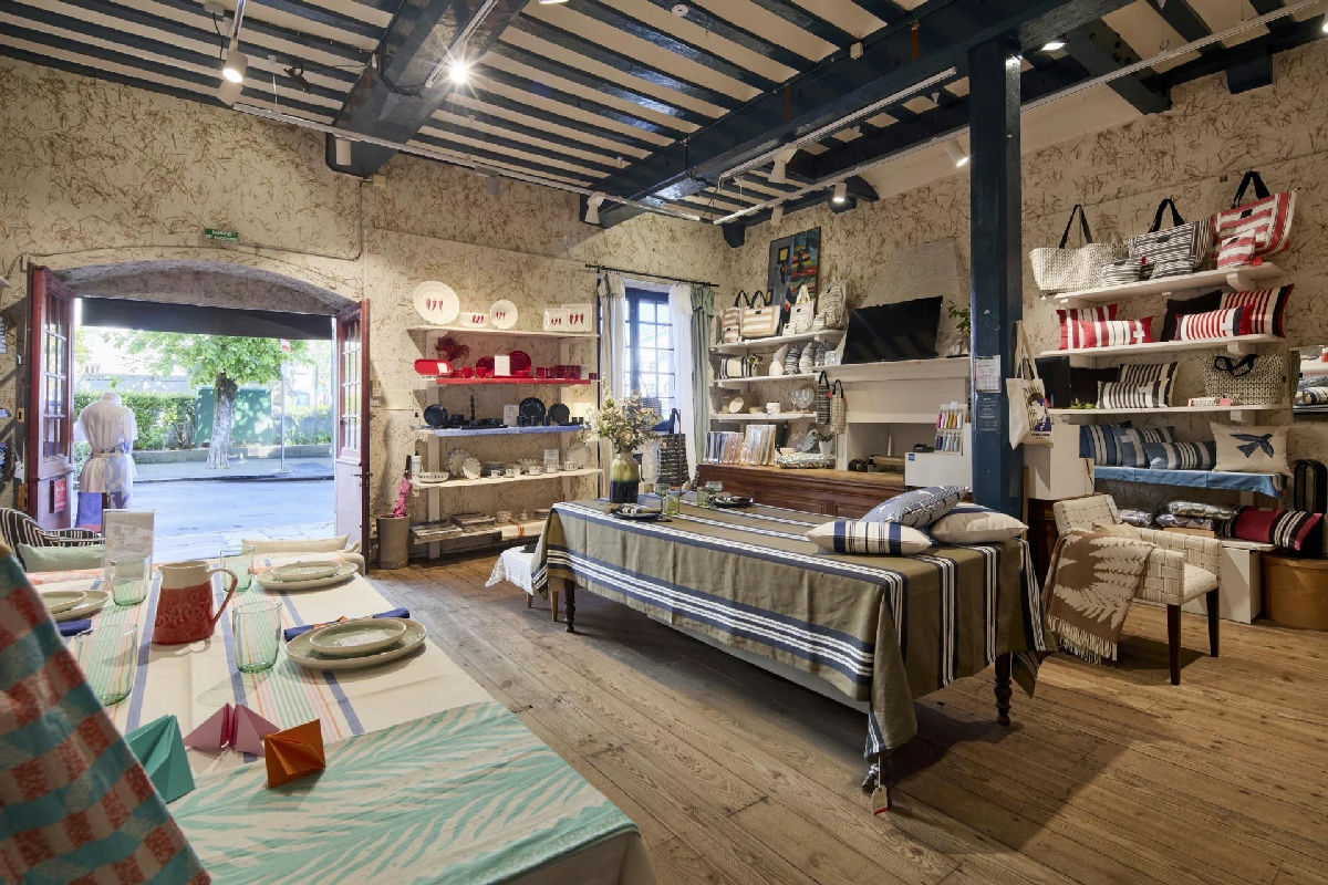 A Historic, 17th-CENTURY Residence Emblematic Of The City - 11