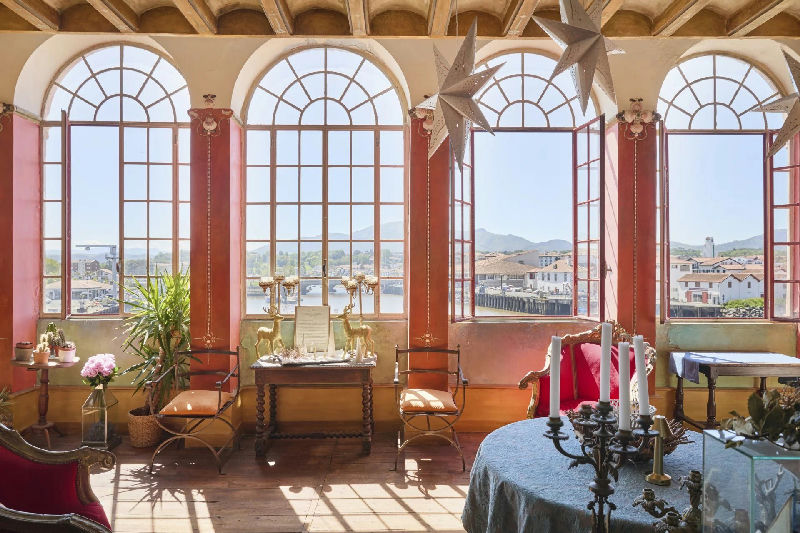 A Historic, 17th-CENTURY Residence Emblematic Of The City - 5