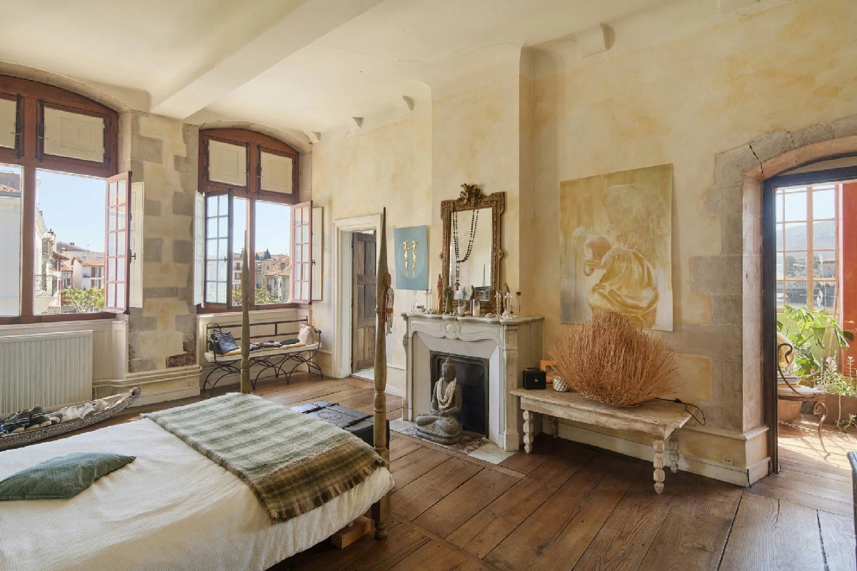 A Historic, 17th-CENTURY Residence Emblematic Of The City - 6