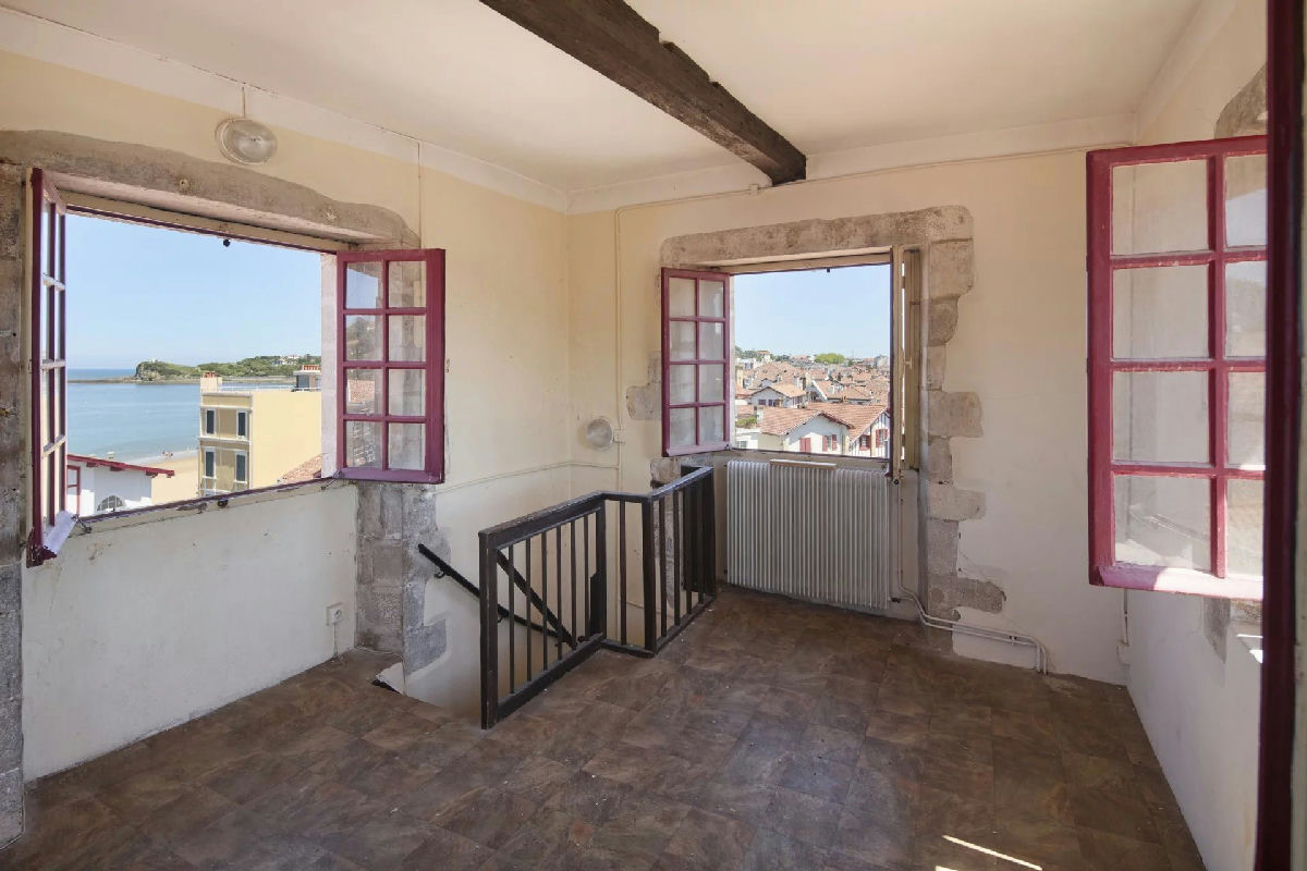 A Historic, 17th-CENTURY Residence Emblematic Of The City - 8
