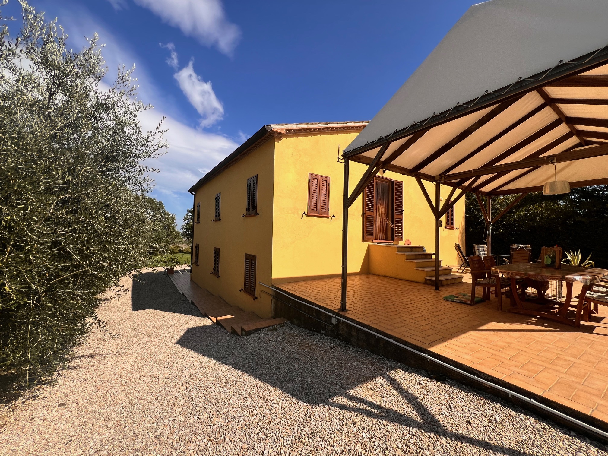 Renovated country house in Montalfoglio with possibility of 4 bedrooms, 2 bathrooms, above-ground pool, panoramic views - 2