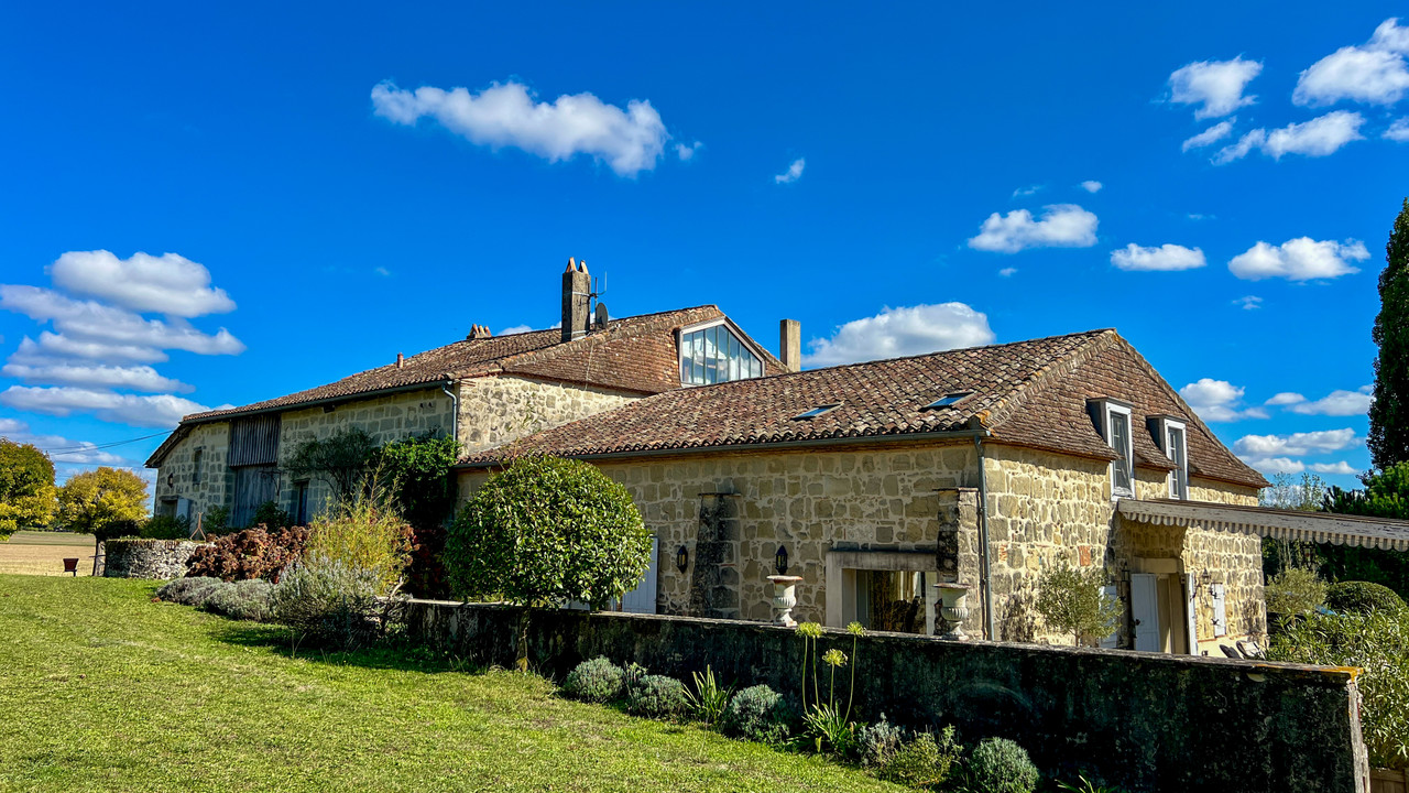 Magnificent Renovated Stone Maison Bourgeoise on 4.2ha with Pool—Elegant Calm Countryside Retreat - 4