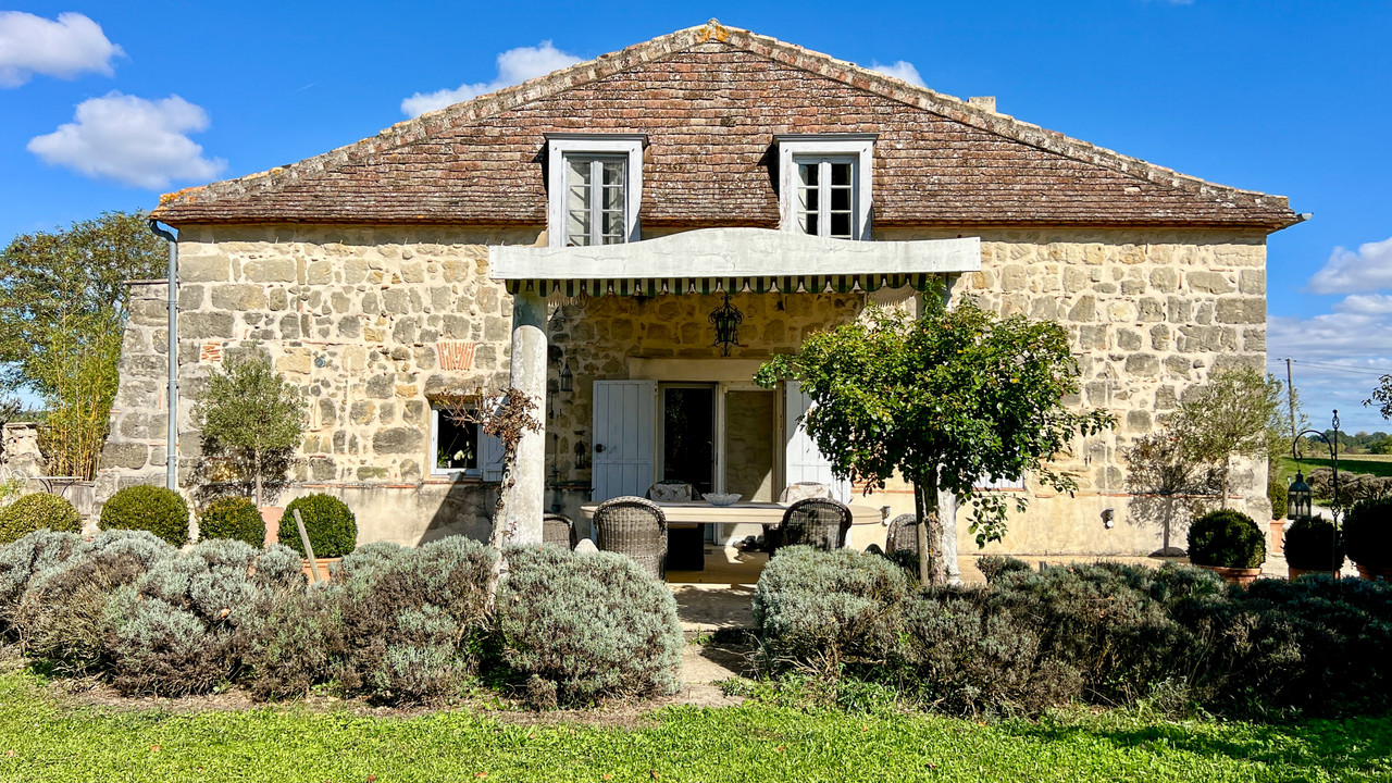 Magnificent Renovated Stone Maison Bourgeoise on 4.2ha with Pool—Elegant Calm Countryside Retreat - 5