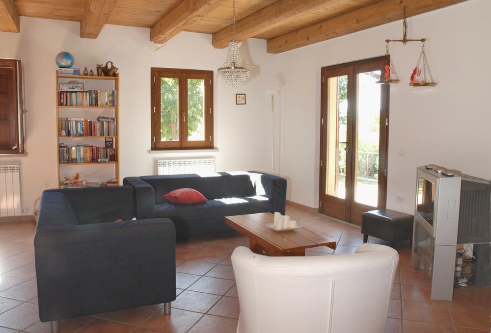 Restored, immediately habitable house with garden, as a holiday home, beautifully finished and located amid the rolling hills of Le Marche - 4