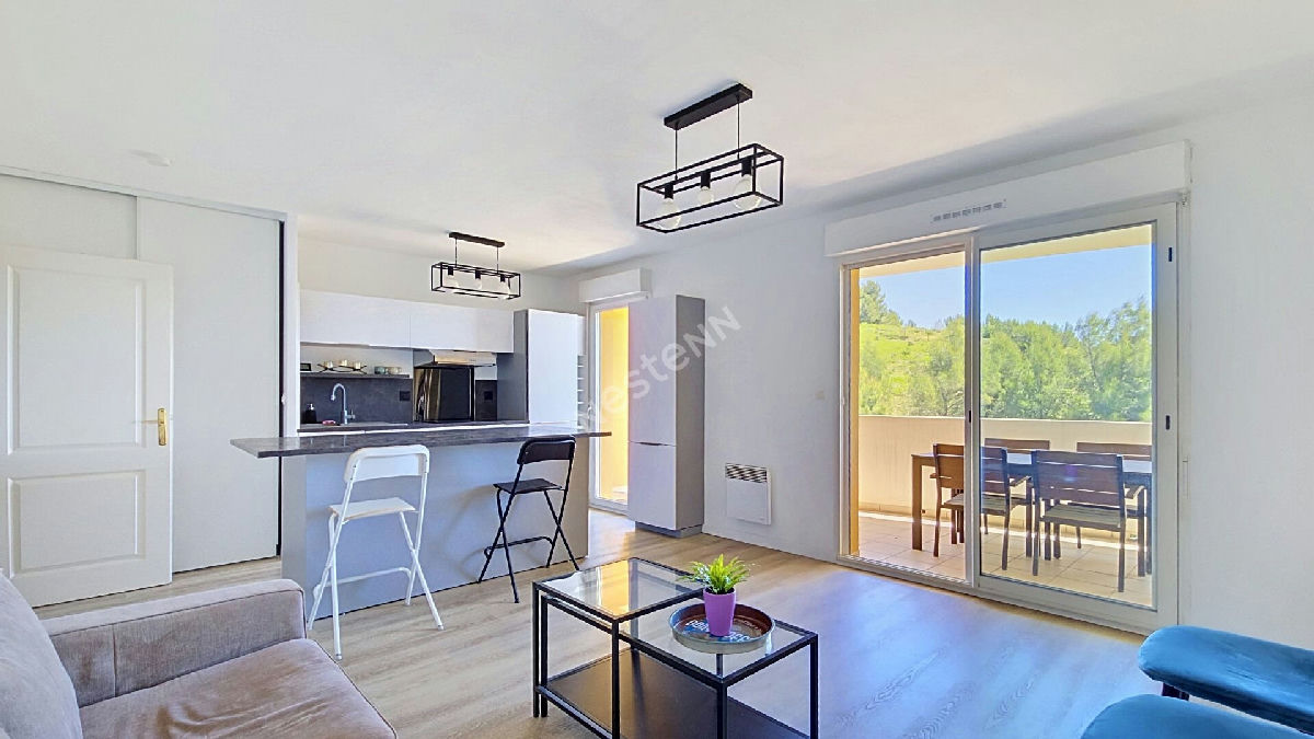 Spacious and Friendly Two-Room Apartment with Terrace - 1