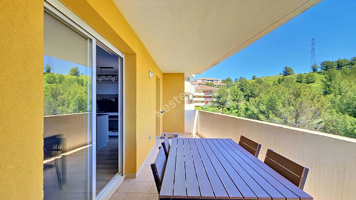 Spacious and Friendly Two-Room Apartment with Terrace - 2
