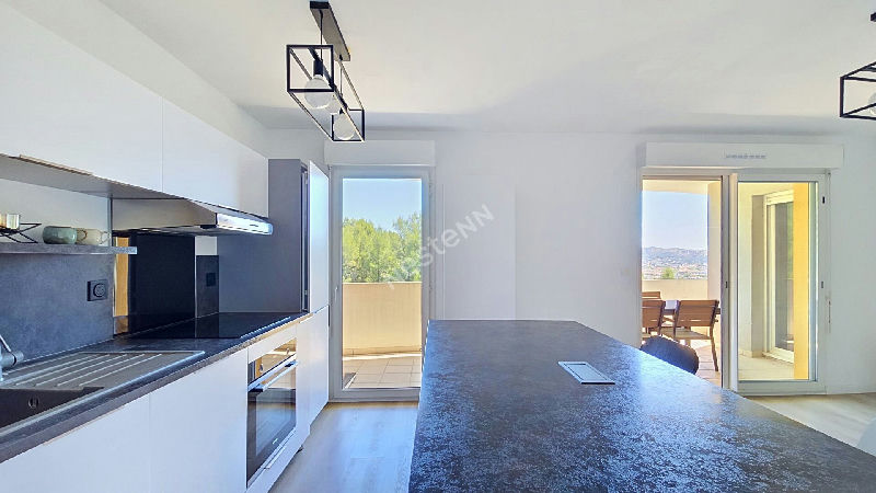 Spacious and Friendly Two-Room Apartment with Terrace - 3