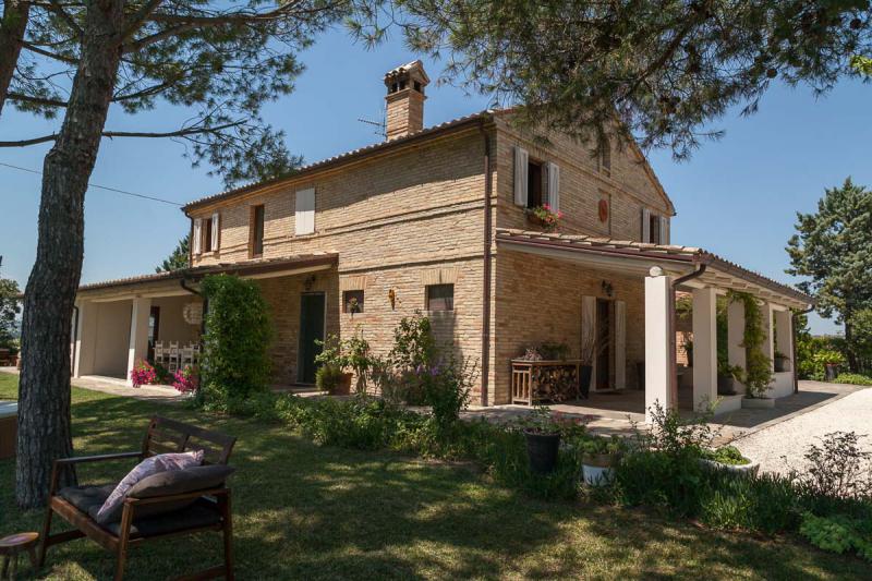Authentically restored and typical Italian country house