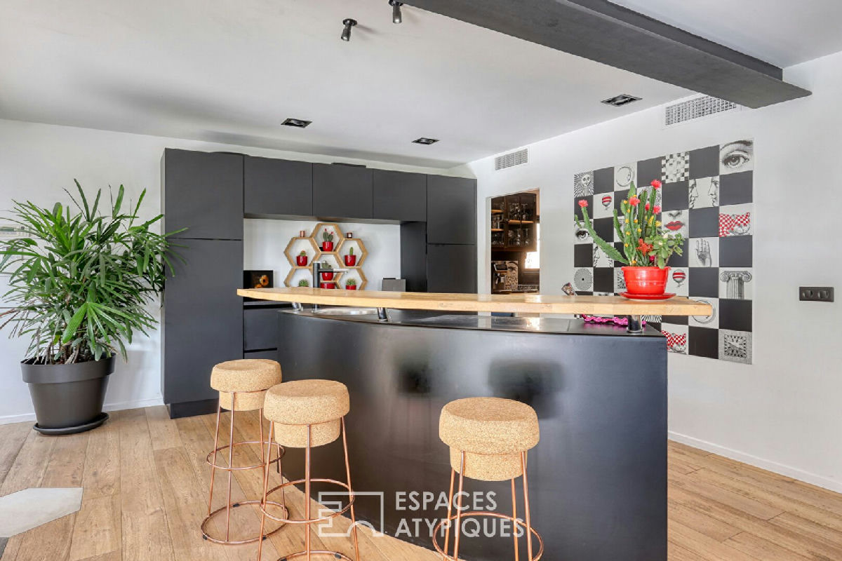Atypical architect-designed house with a cinematic view - 9
