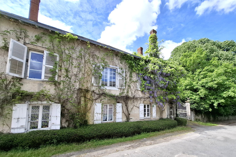 19th-C House in 1.2 ha with Outbuildings, Riverside, Haute Vienne