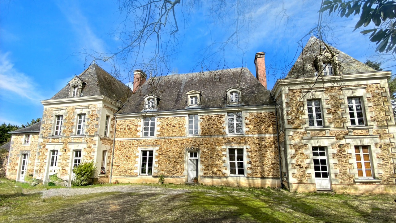 Loire Valley Manor House with 21 hectares, Pool, Outbuildings & Significant Potential