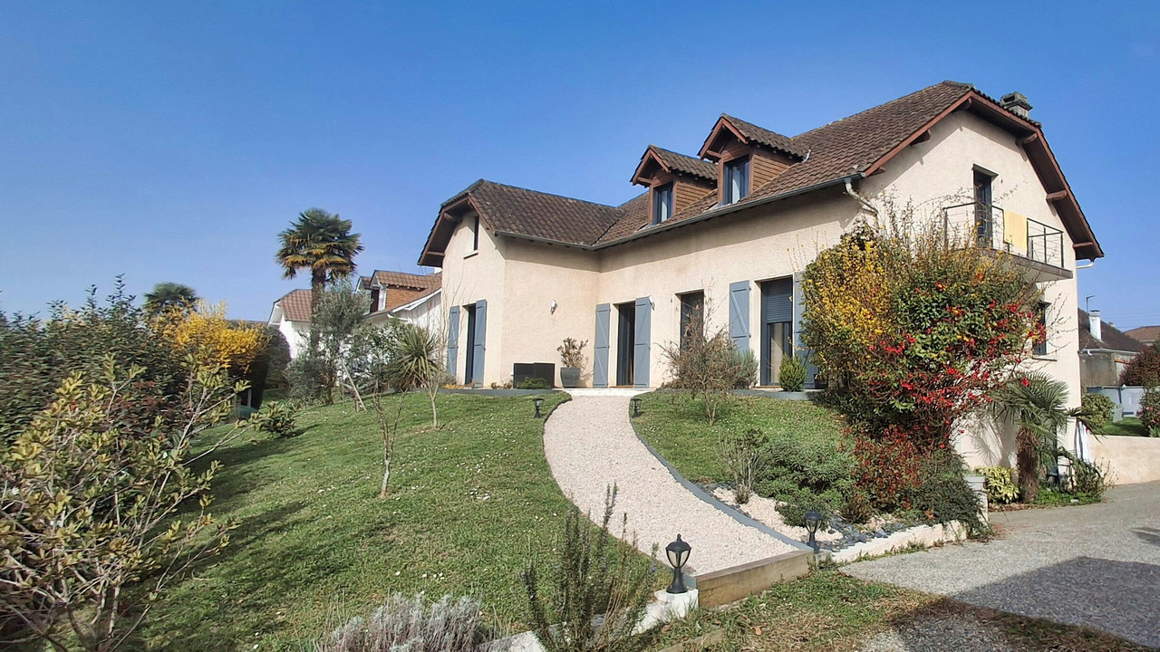 Large renovated house in Pau. Pyrenees Atlantiques