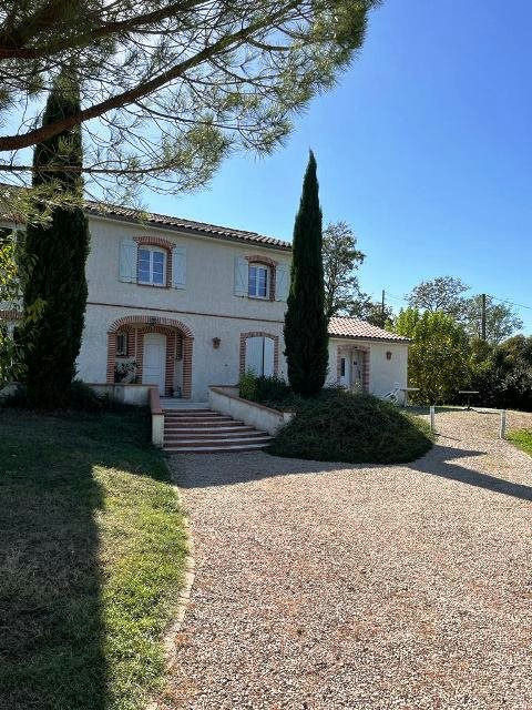 Beautiful villa with gite and swimming pool