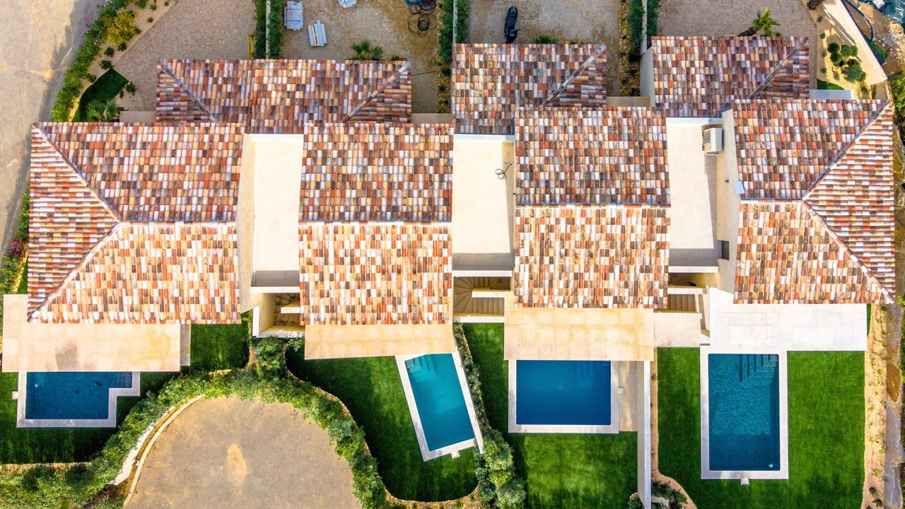 Contemporary recent villa, close to amenities and just minutes from the town center - 5