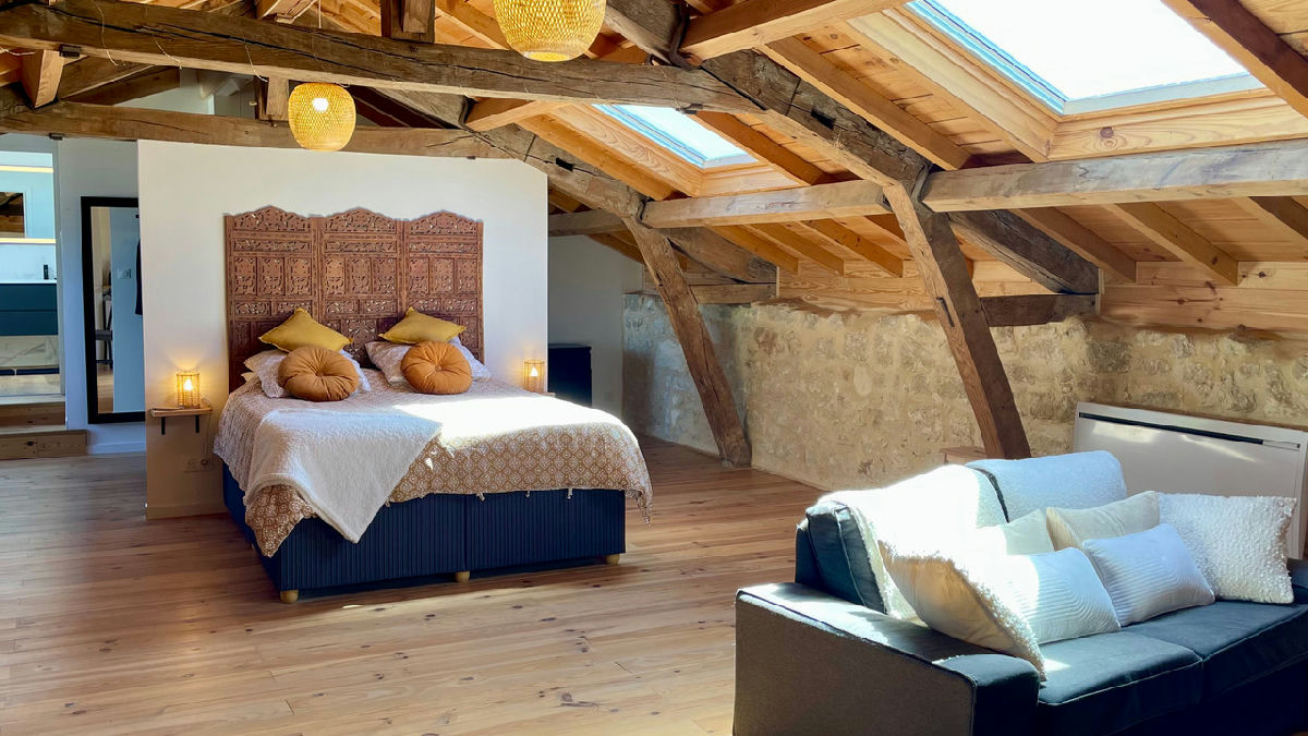 Fabulous large fully renovated 4/5 bedroom stone village property with garden in the heart of Fronsac - 10