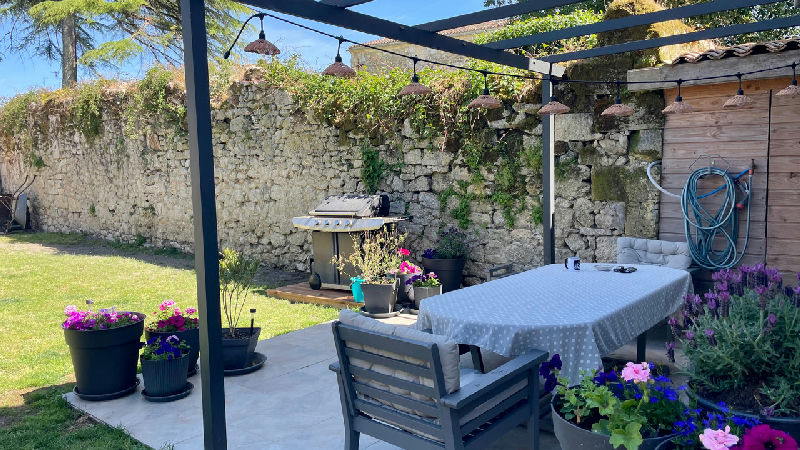 Fabulous large fully renovated 4/5 bedroom stone village property with garden in the heart of Fronsac - 4