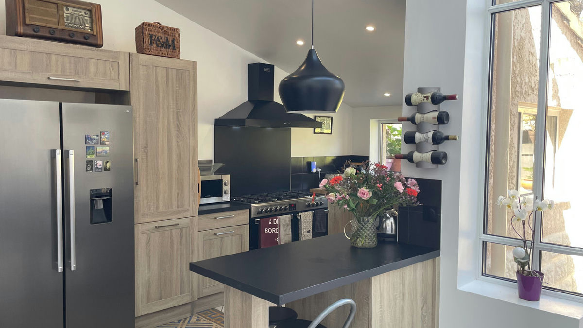 Fabulous large fully renovated 4/5 bedroom stone village property with garden in the heart of Fronsac - 9