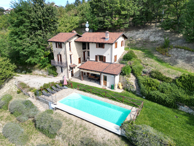 Restored villa with 5 bedrooms, 3 bathrooms, and beautiful pool - 3