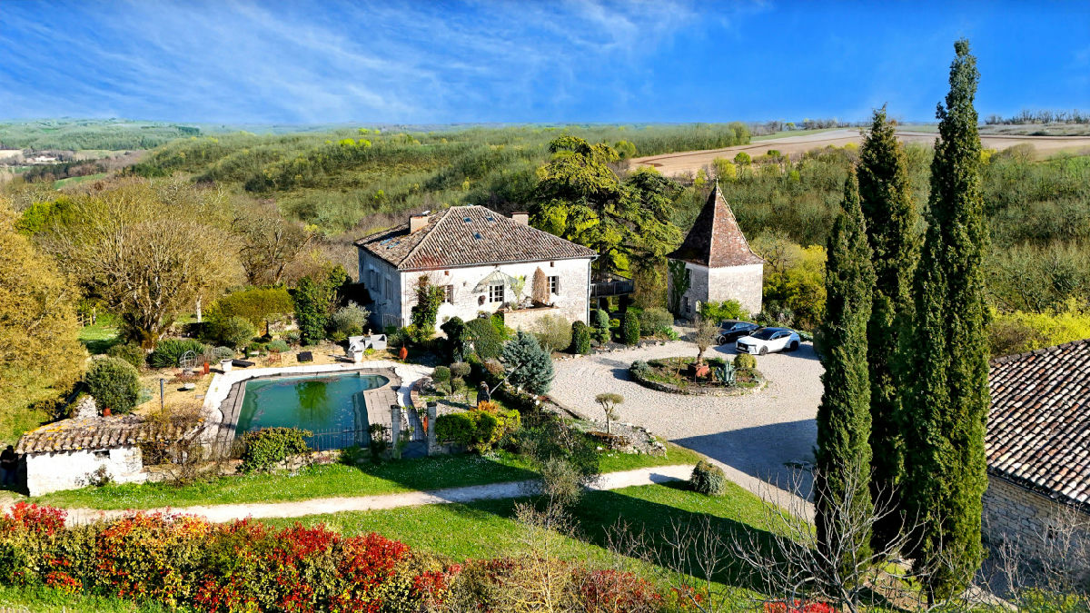 Modern country living with swimming pool and equestrian facilities – the perfect French lifestyle! - 2