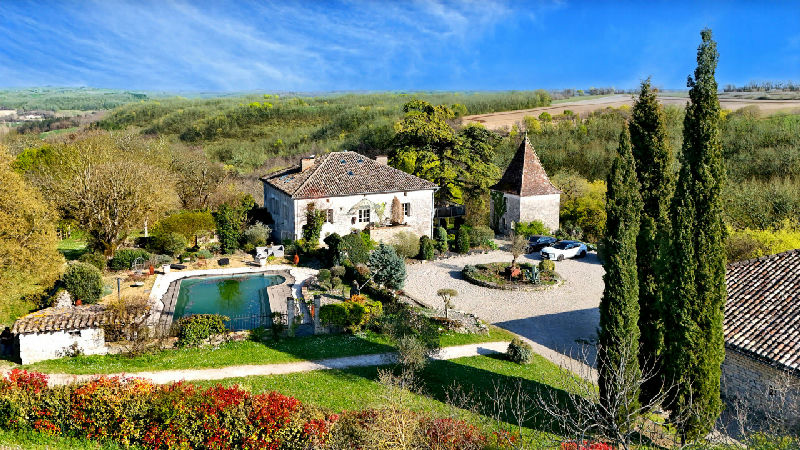 Modern country living with swimming pool and equestrian facilities – the perfect French lifestyle! - 2
