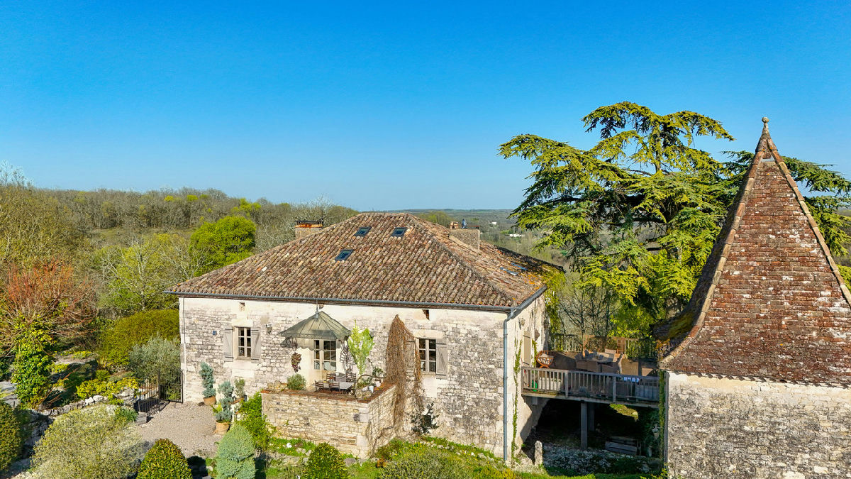 Modern country living with swimming pool and equestrian facilities – the perfect French lifestyle! - 3