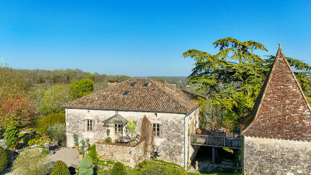 Modern country living with swimming pool and equestrian facilities – the perfect French lifestyle! - 3