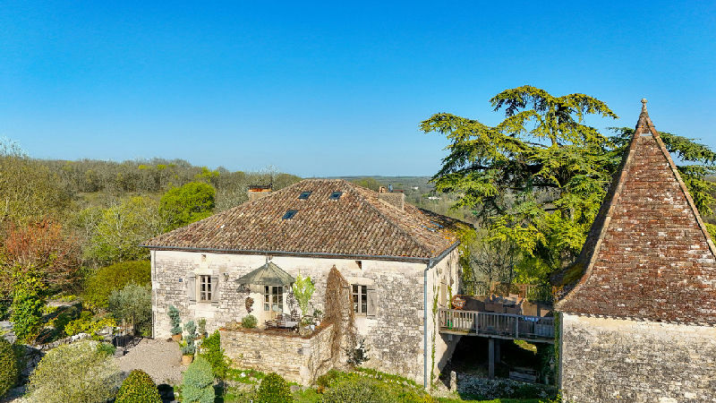 Modern country living with swimming pool and equestrian facilities – the perfect French lifestyle! - 3