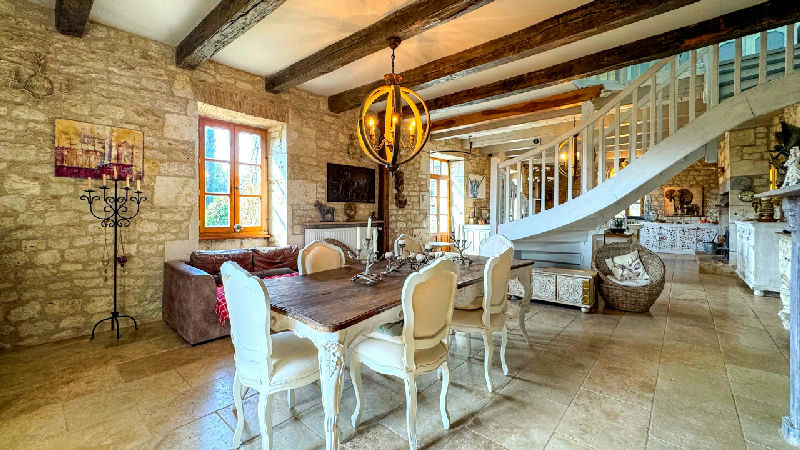 Modern country living with swimming pool and equestrian facilities – the perfect French lifestyle! - 4