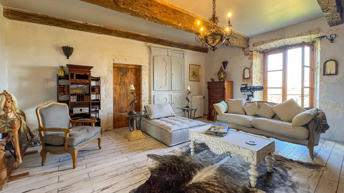 Modern country living with swimming pool and equestrian facilities – the perfect French lifestyle! - 7