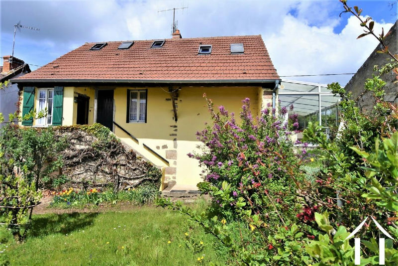 2 bedroom stone house, small garden and nice view. Burgundy - 2