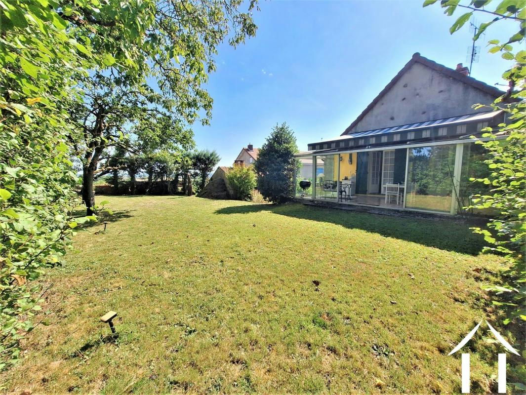2 bedroom stone house, small garden and nice view. Burgundy - 3