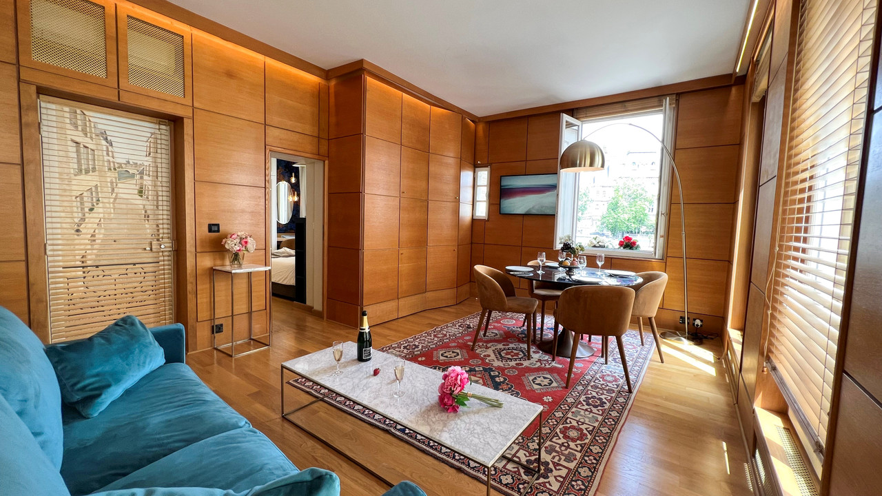 Ile de la Cité, Notre Dame. One Bedroom apt fully renovated, 34m², 2nd Floor. Views of the Seine and - 2