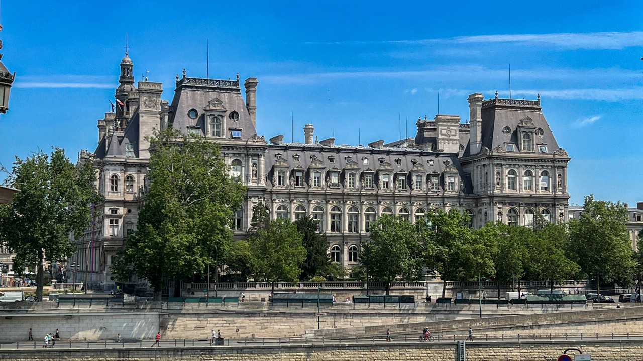 Ile de la Cité, Notre Dame. One Bedroom apt fully renovated, 34m², 2nd Floor. Views of the Seine and - 5