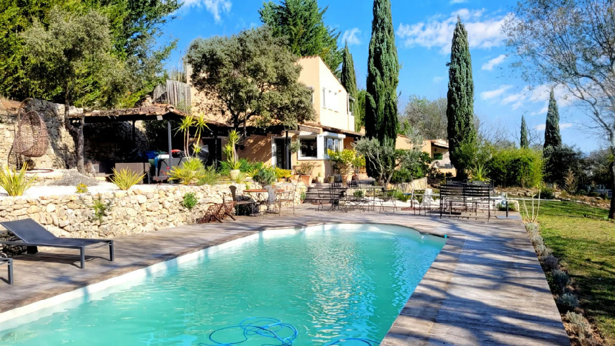 Beautiful property in Cotignac with 4 bedrooms, swimming pool, gardens and garage - 1