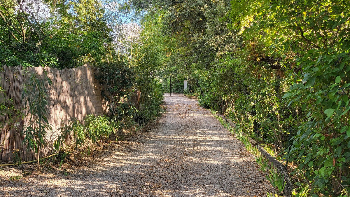 Beautiful property in Cotignac with 4 bedrooms, swimming pool, gardens and garage - 4