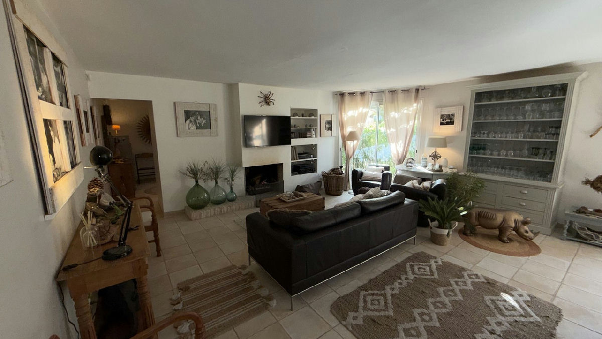Beautiful property in Cotignac with 4 bedrooms, swimming pool, gardens and garage - 7