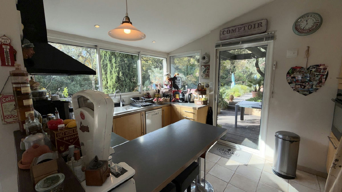 Beautiful property in Cotignac with 4 bedrooms, swimming pool, gardens and garage - 8