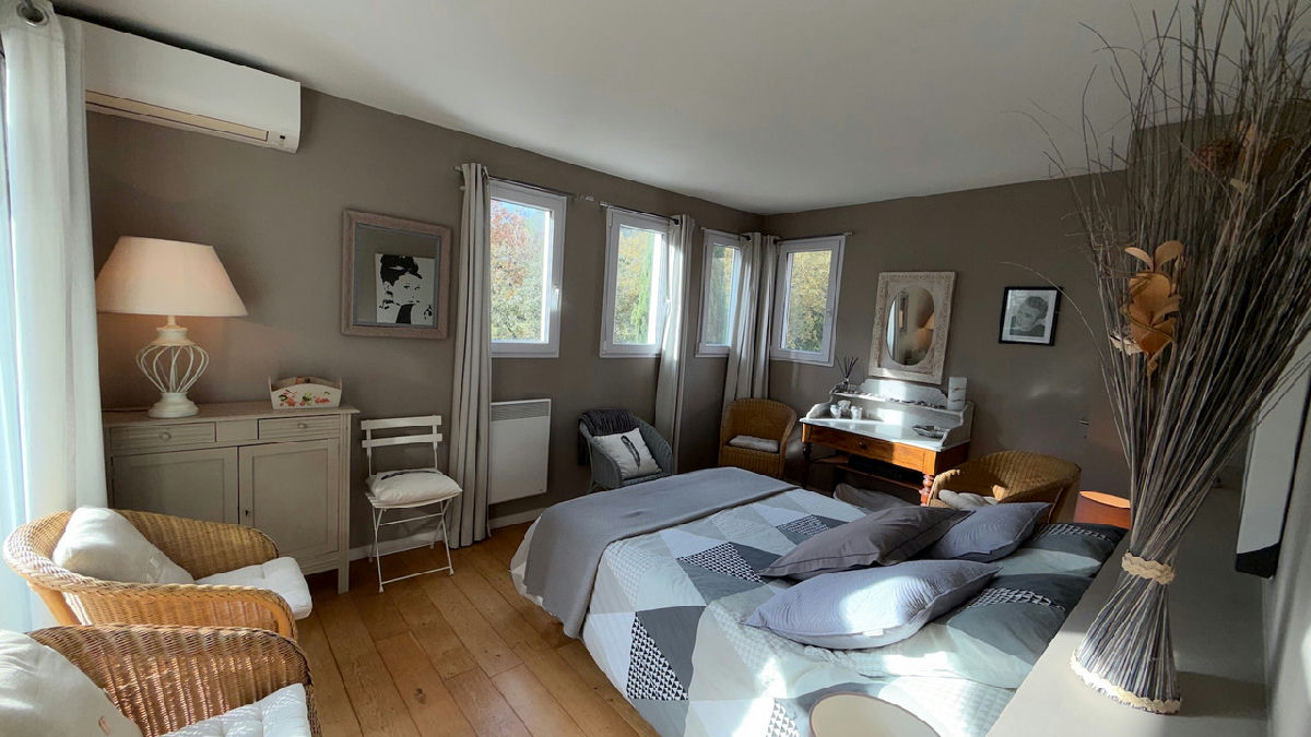 Beautiful property in Cotignac with 4 bedrooms, swimming pool, gardens and garage - 9
