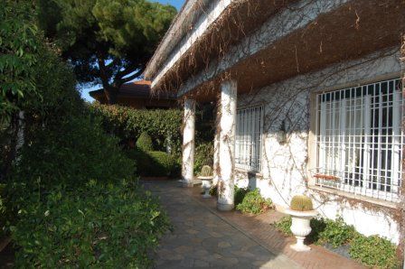 Prestigious and spacious villa near the city center and the sea