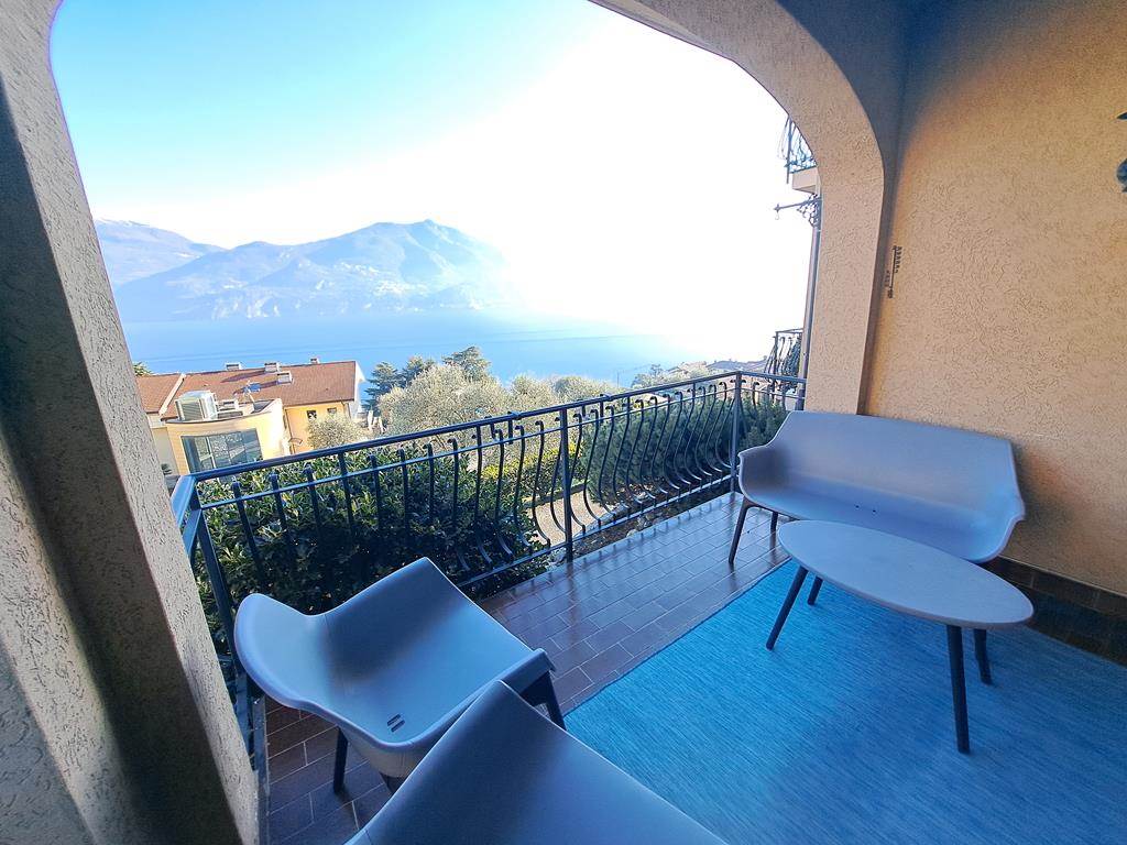 Apartment in Residence with Spectacular Lake Views - 4